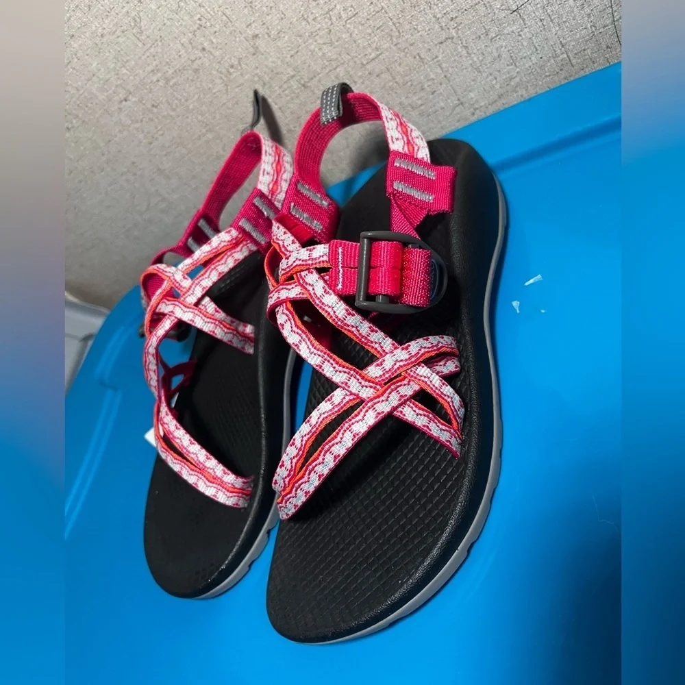 Chaco kids Zx1 Gray Pink Strappy Adjustable Hiking Outdoors Water Sandal